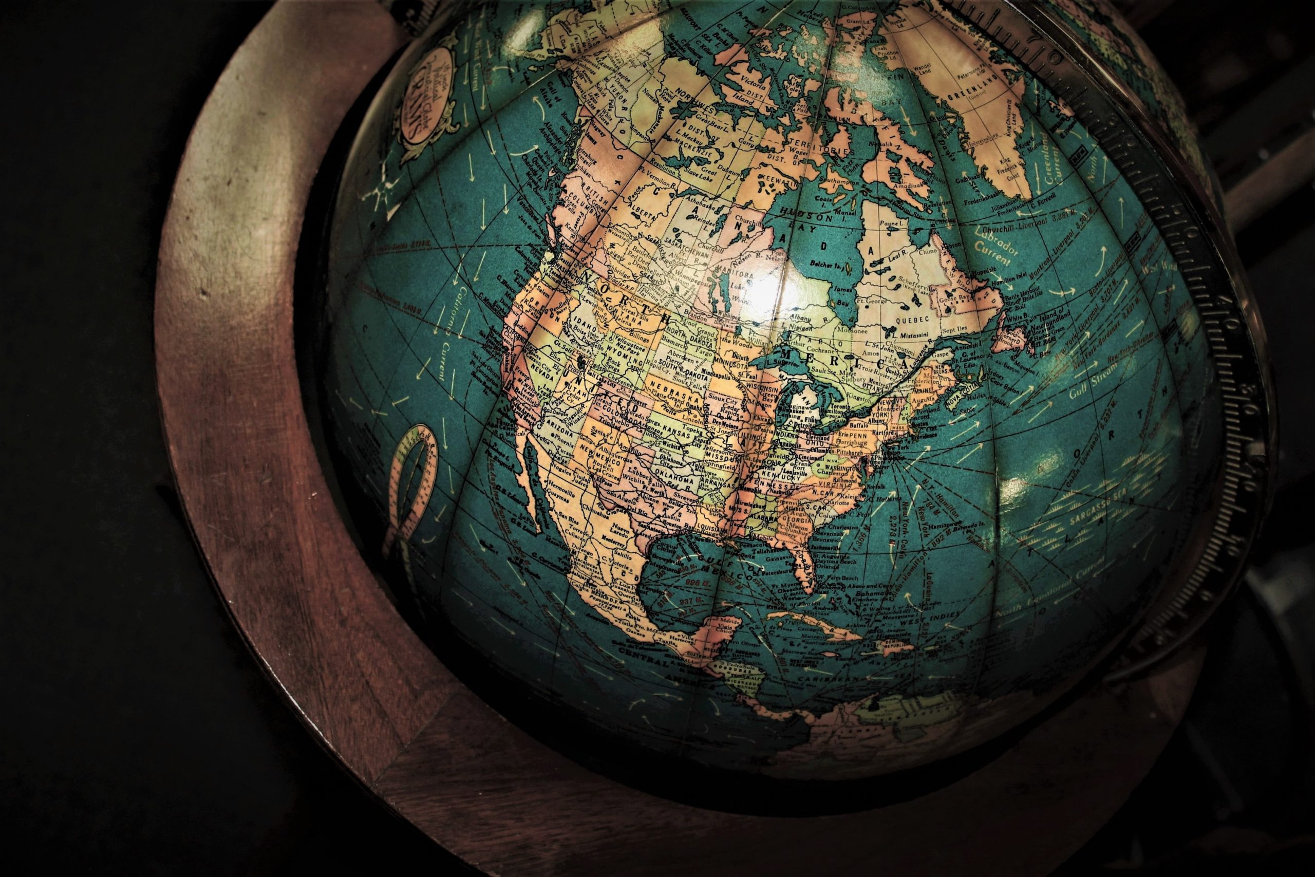 Un globe montrant une carte de l'Amérique du Nord